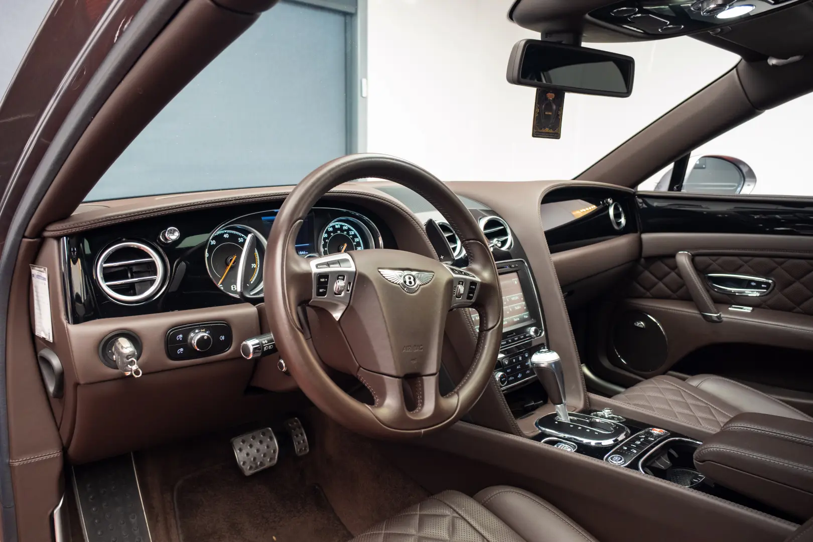 BENTLEY FLYNG SPUR V8S