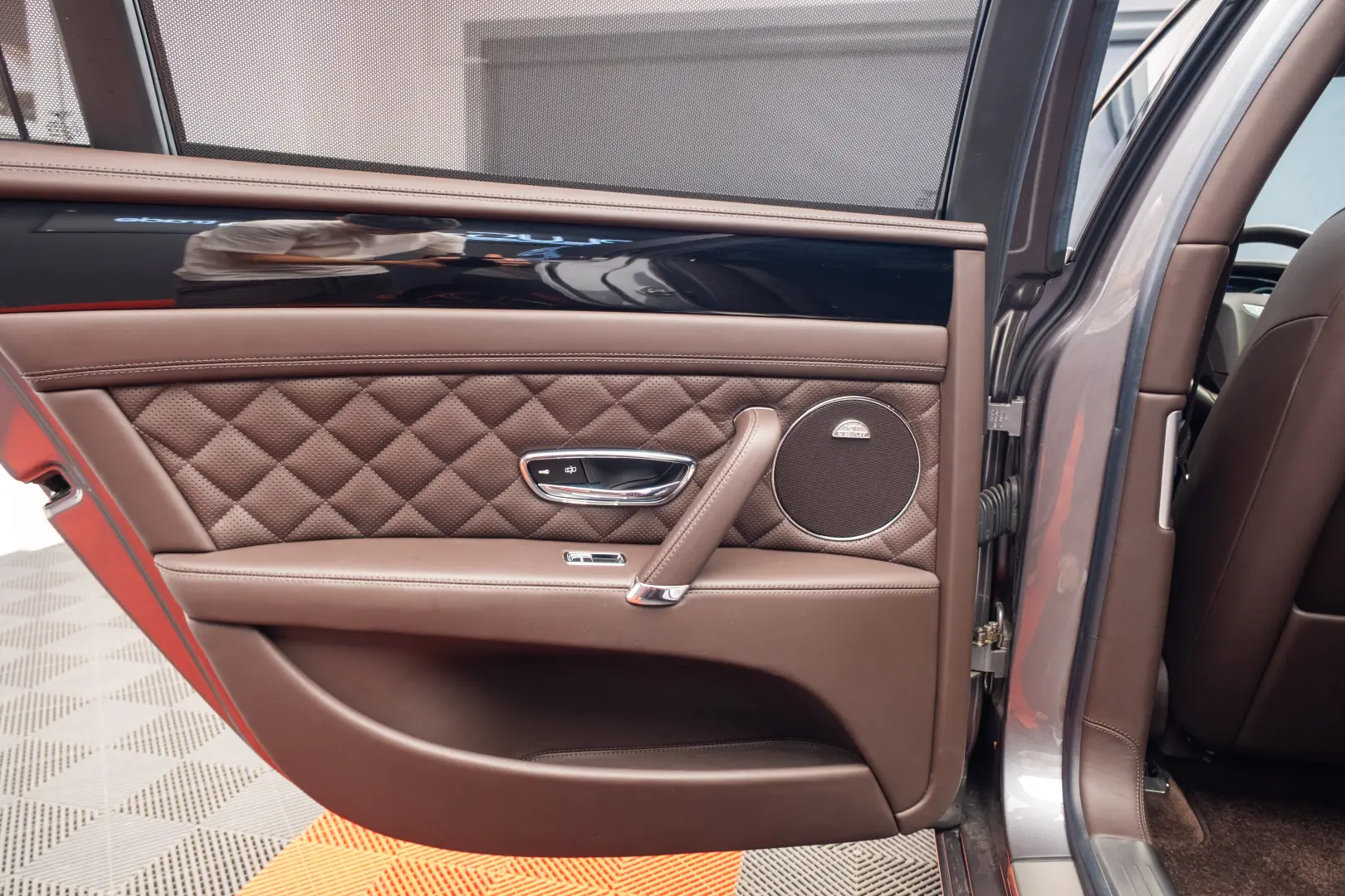 BENTLEY FLYNG SPUR V8S