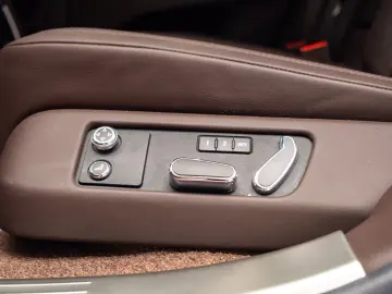 BENTLEY FLYNG SPUR V8S