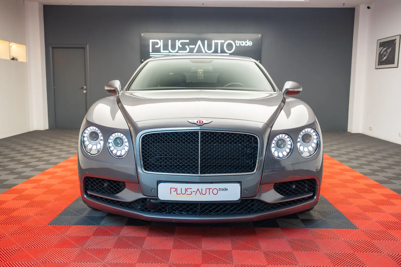 BENTLEY FLYNG SPUR V8S
