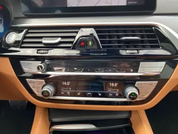 530e LIMOUSINE M-SPORT+BUSINESS+eGSD+INNOVATION+