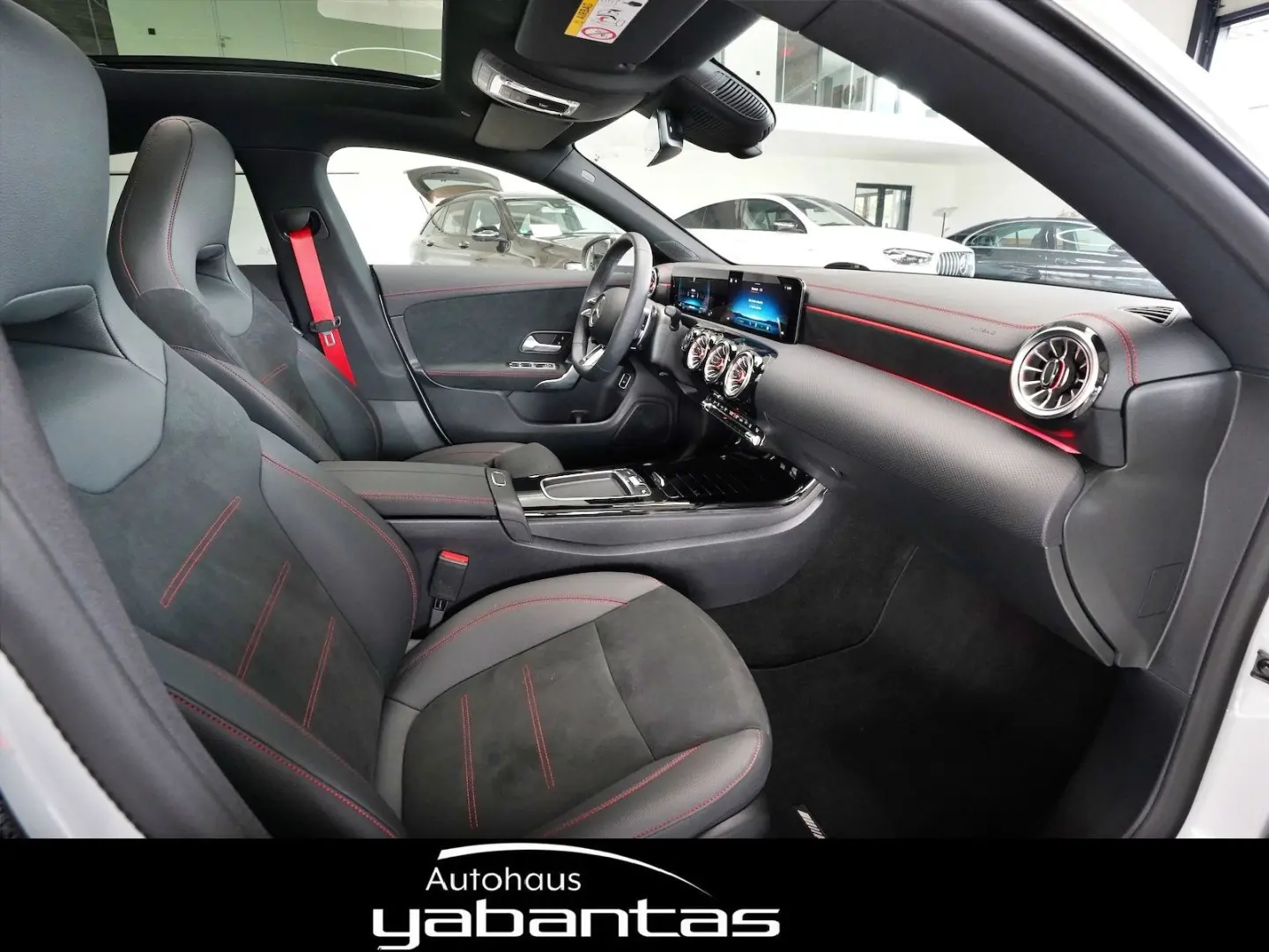 CLA 35 AMG 4M Pano Kamera KEYLESS MBUX ZHZ Ambie