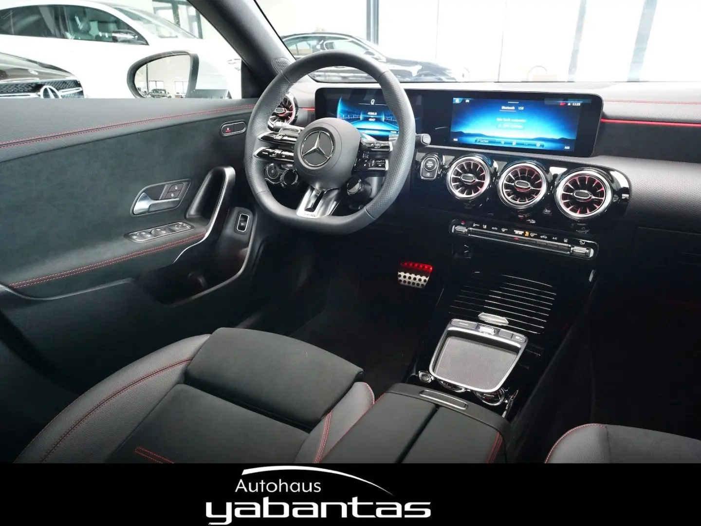 CLA 35 AMG 4M Pano Kamera KEYLESS MBUX ZHZ Ambie