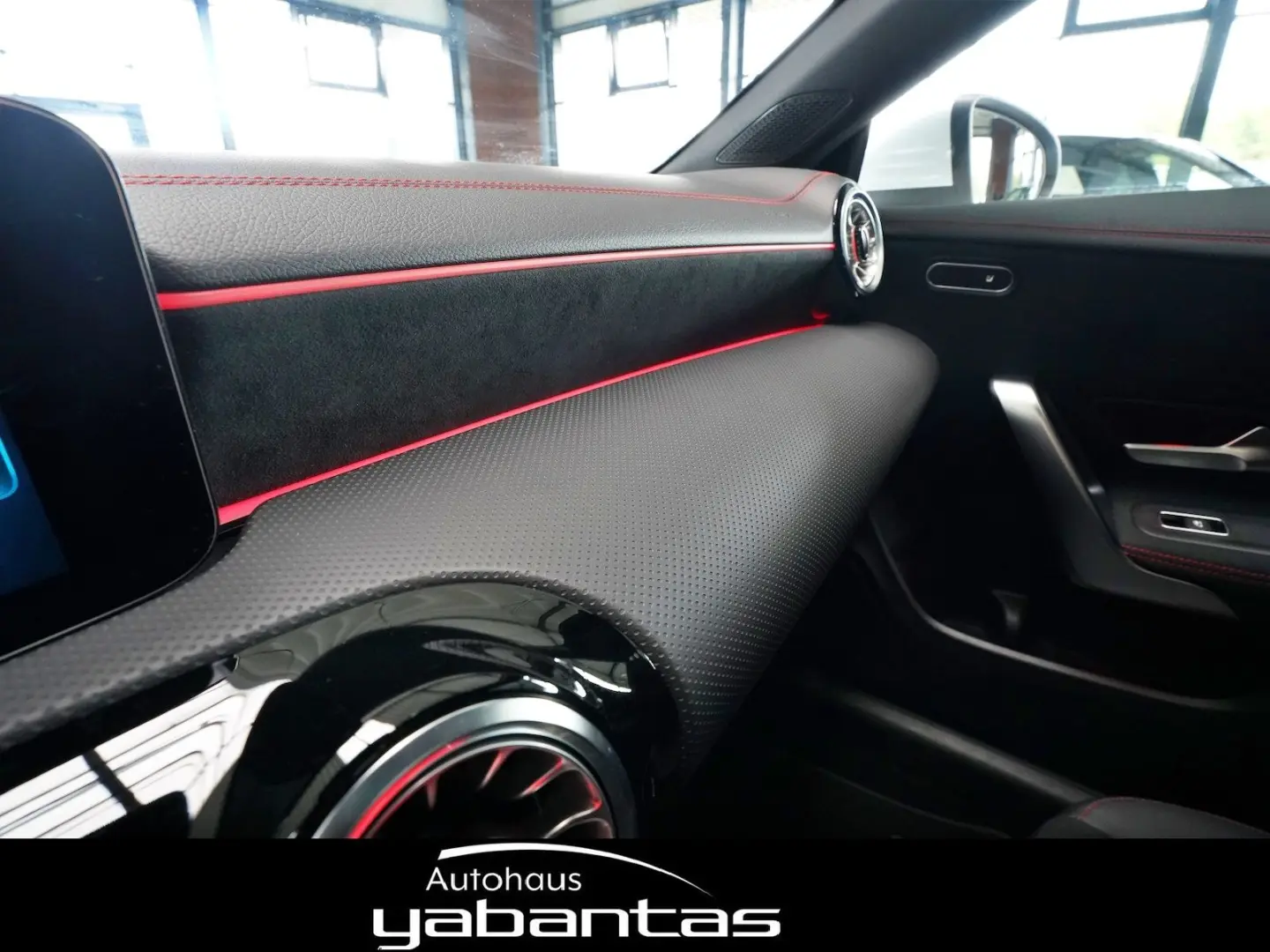 CLA 35 AMG 4M Pano Kamera KEYLESS MBUX ZHZ Ambie