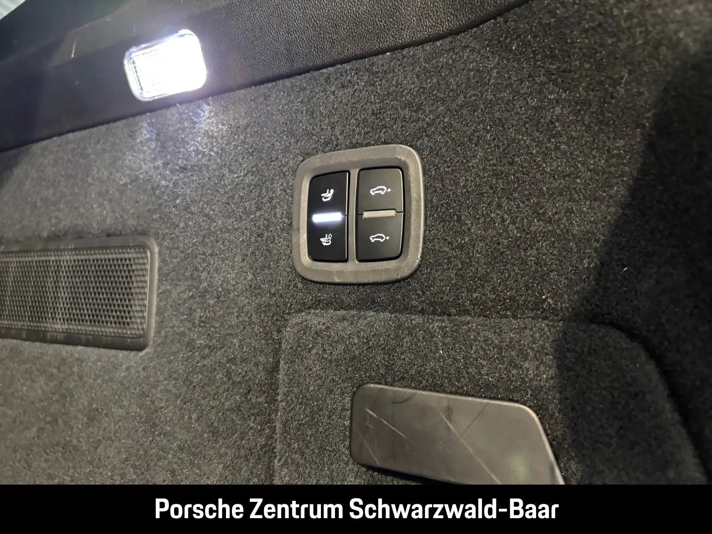 Cayenne E-Hybrid BOSE LED-Matrix Panoramadach