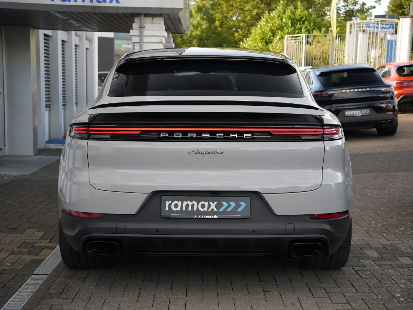 E-Hybrid Coupé ACC-LUFTF.-PANO-MASSAGE-AHK-BOSE