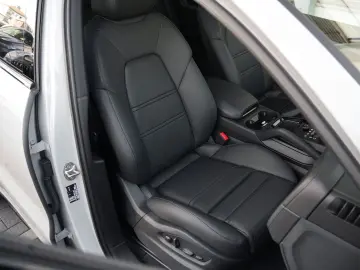 E-Hybrid Coupé ACC-LUFTF.-PANO-MASSAGE-AHK-BOSE