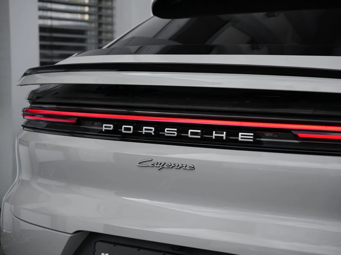 E-Hybrid Coupé ACC-LUFTF.-PANO-MASSAGE-AHK-BOSE