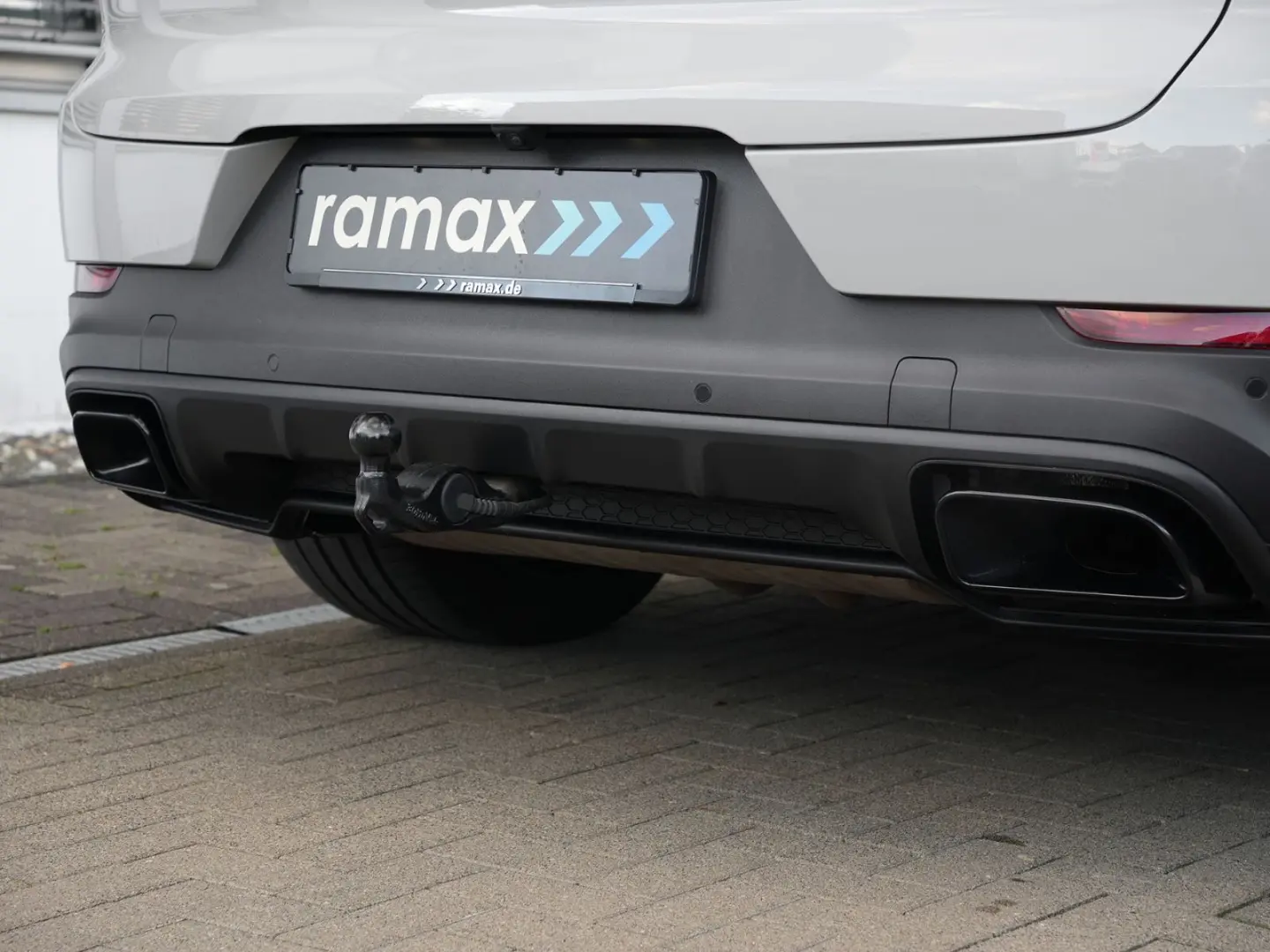 E-Hybrid Coupé ACC-LUFTF.-PANO-MASSAGE-AHK-BOSE