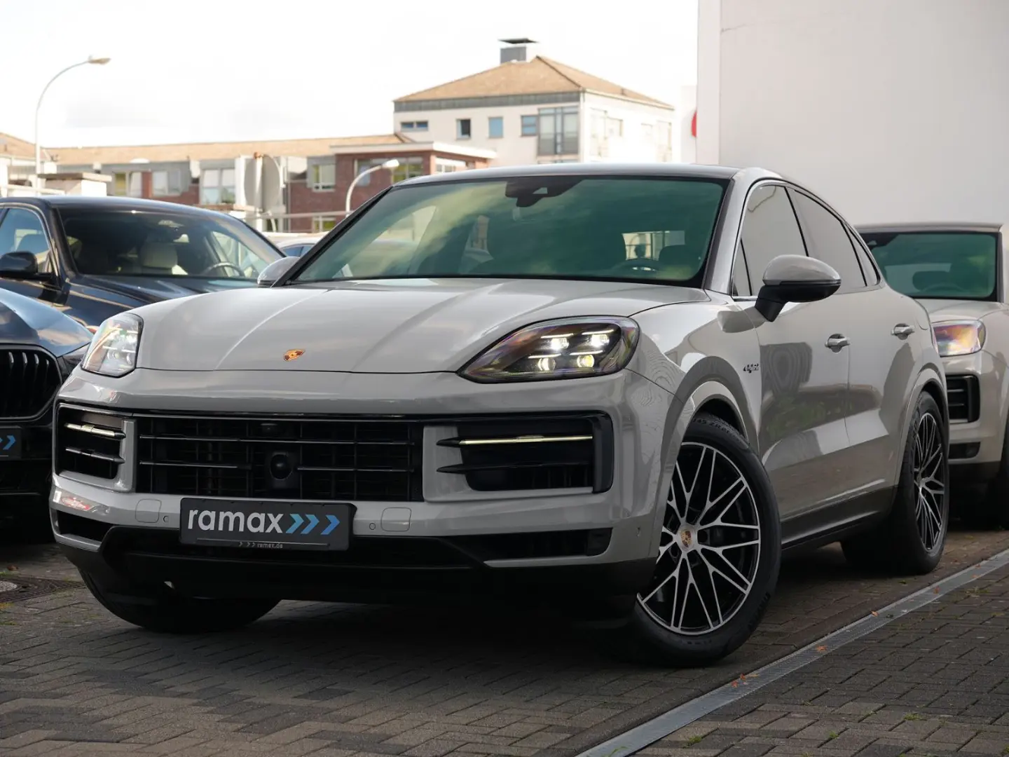 E-Hybrid Coupé ACC-LUFTF.-PANO-MASSAGE-AHK-BOSE