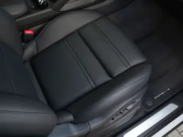 E-Hybrid Coupé ACC-LUFTF.-PANO-MASSAGE-AHK-BOSE