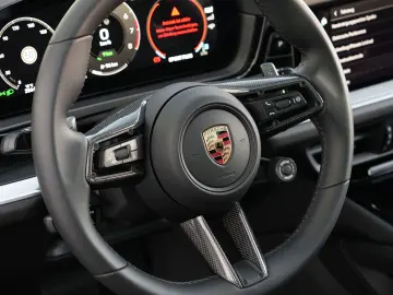E-Hybrid Coupé ACC-LUFTF.-PANO-MASSAGE-AHK-BOSE