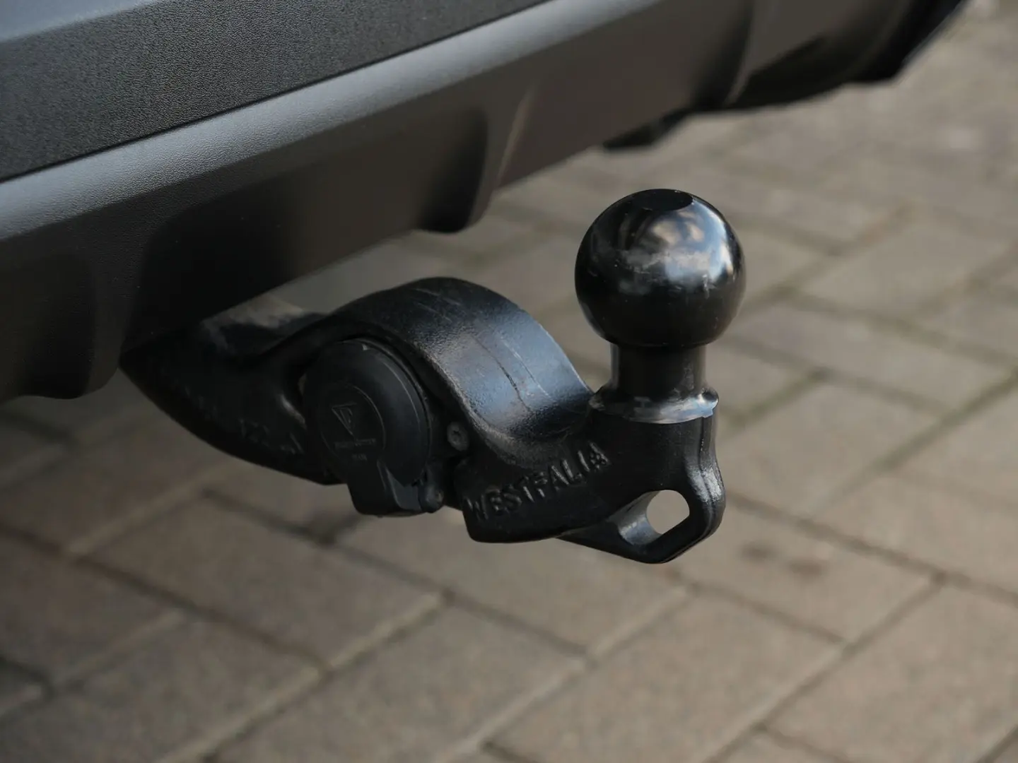 E-Hybrid Coupé ACC-LUFTF.-PANO-MASSAGE-AHK-BOSE