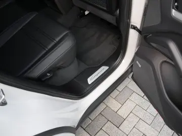 E-Hybrid Coupé ACC-LUFTF.-PANO-MASSAGE-AHK-BOSE