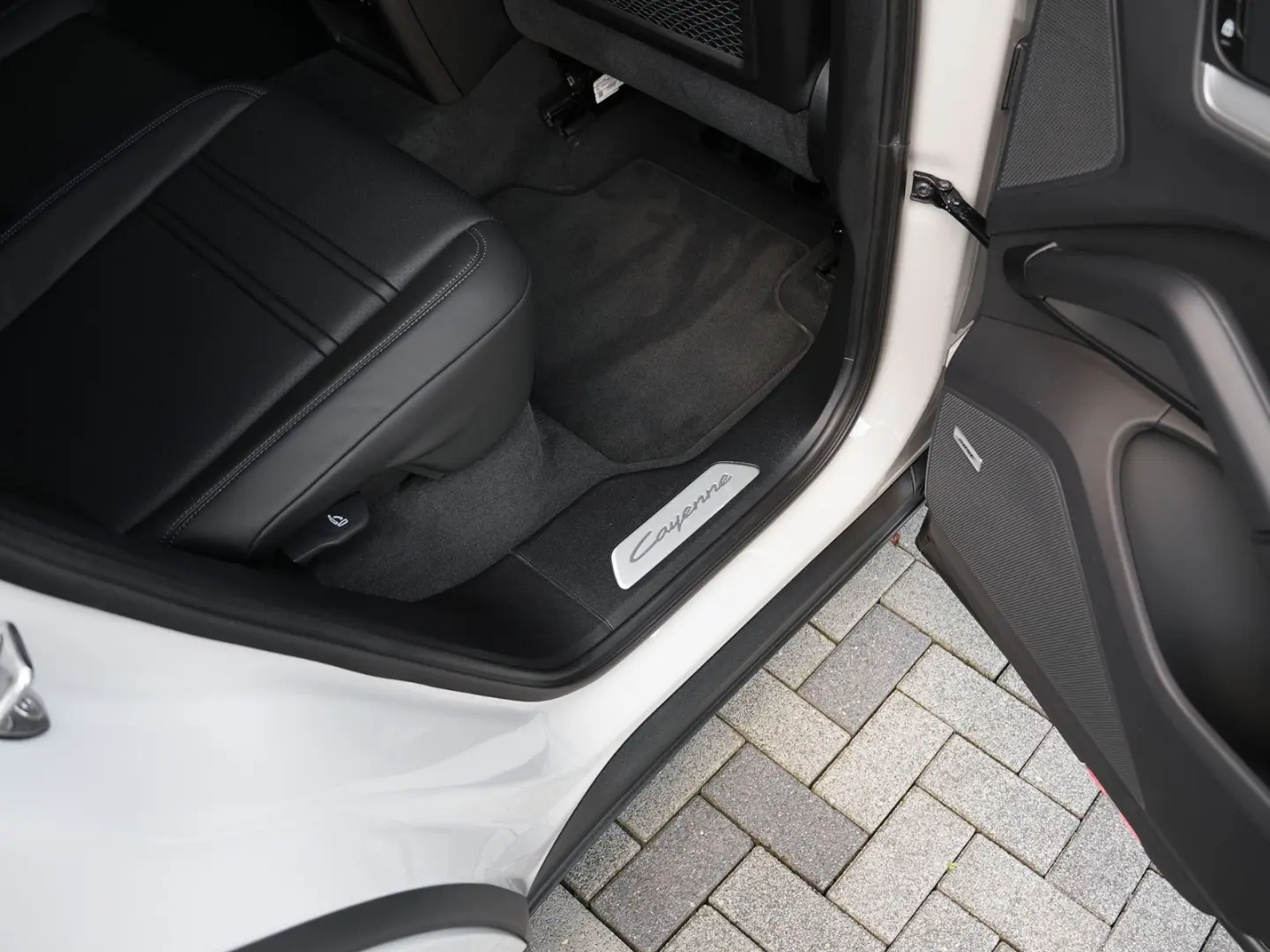 E-Hybrid Coupé ACC-LUFTF.-PANO-MASSAGE-AHK-BOSE