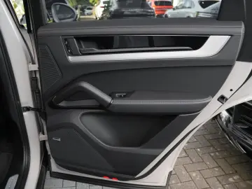 E-Hybrid Coupé ACC-LUFTF.-PANO-MASSAGE-AHK-BOSE