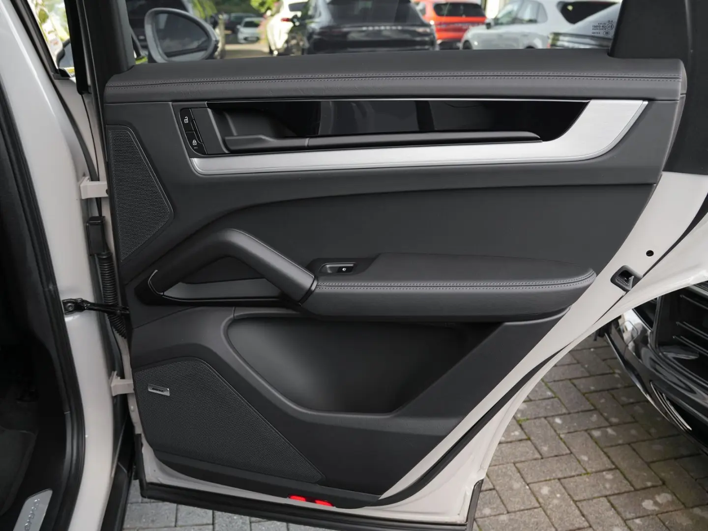 E-Hybrid Coupé ACC-LUFTF.-PANO-MASSAGE-AHK-BOSE