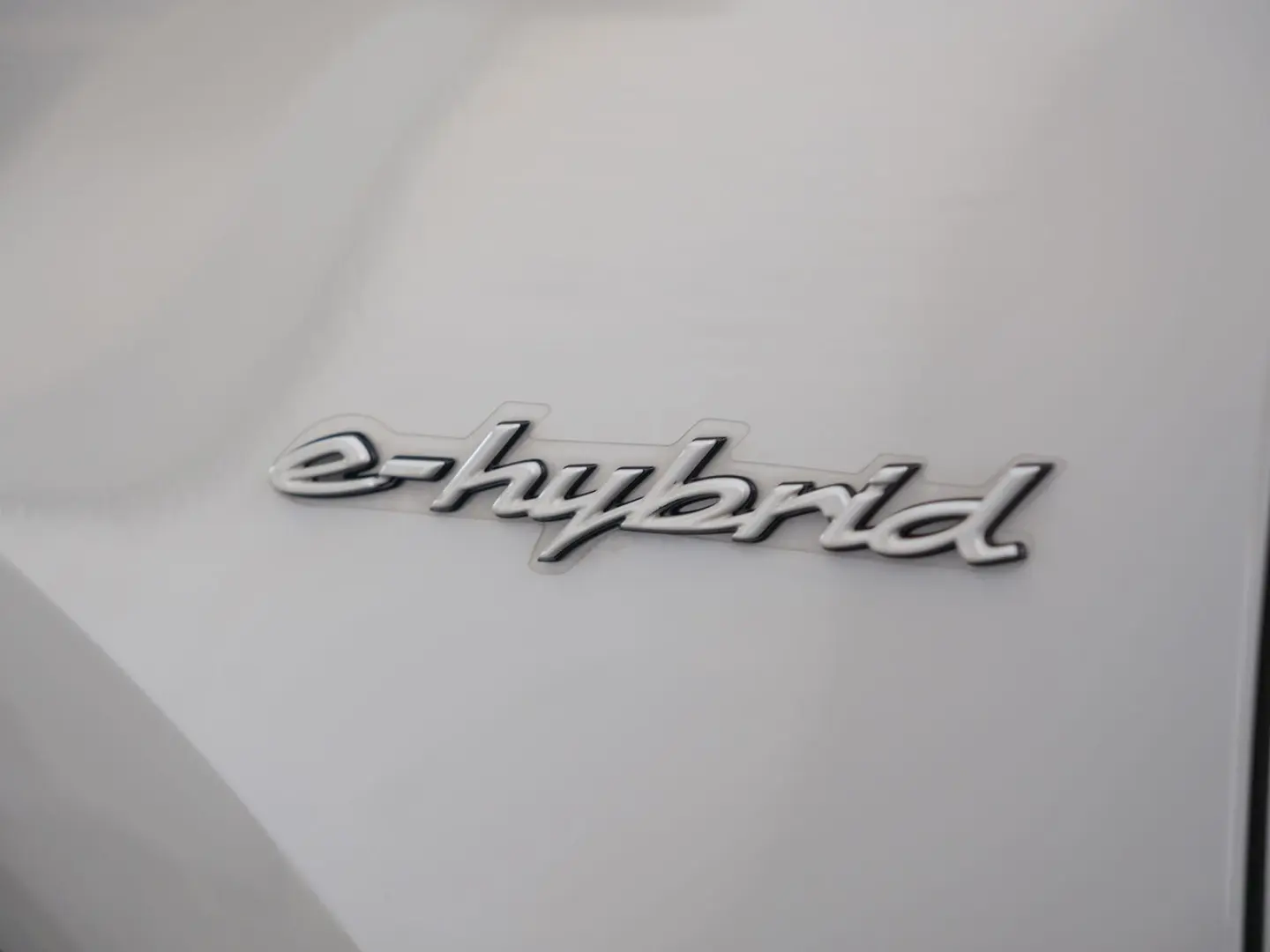 E-Hybrid Coupé ACC-LUFTF.-PANO-MASSAGE-AHK-BOSE