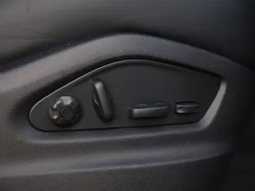 E-Hybrid Coupé ACC-LUFTF.-PANO-MASSAGE-AHK-BOSE