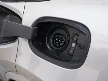 E-Hybrid Coupé ACC-LUFTF.-PANO-MASSAGE-AHK-BOSE