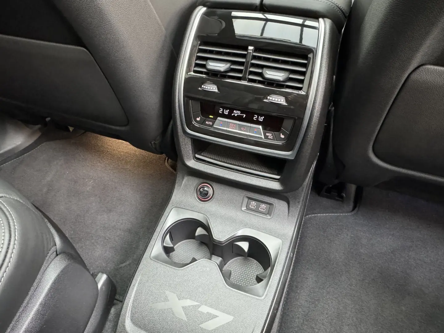 X7 xDrive40i M Sport Pro DrivePro AHK Sky 6Seats