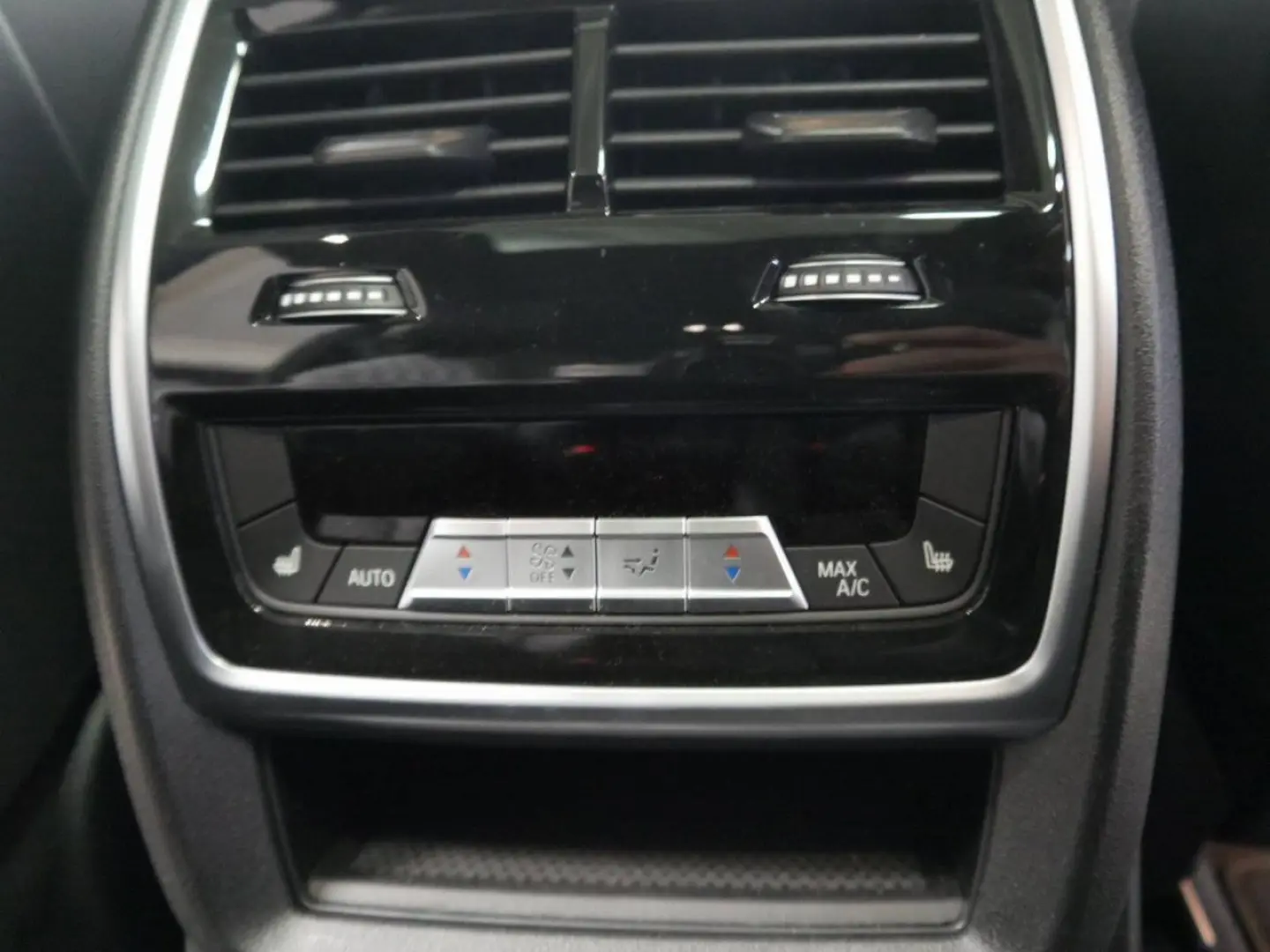X7 xDr.40i MSport AHK PANO B&W DAPro Massage 22