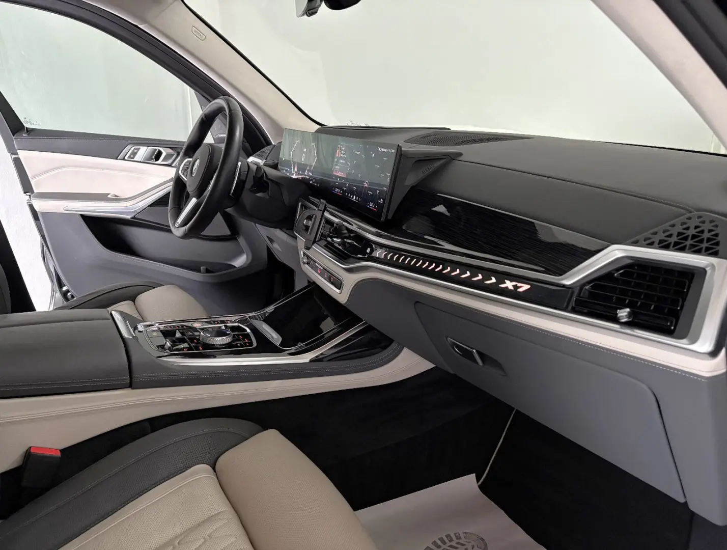 X7 xDrive 40 i M Sport 6-Sitzer Pano H+K 23