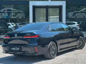 750 e xDrive M Sport B&W/ TV/ PANO/HUD/