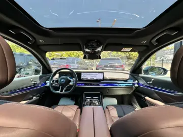 750 e xDrive M Sport B&W/ TV/ PANO/HUD/