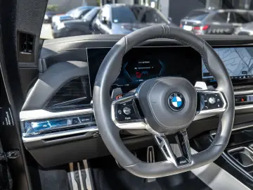 740d xDrive M Sport HUD PANO ACC 360°KAM RFK TV