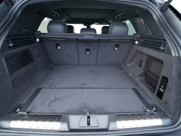 Range Rover Sport D300 Dynamic HSE Massage
