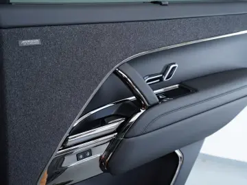 Range Rover Sport D300 Dynamic HSE Massage