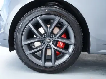 Range Rover Sport D300 Dynamic HSE Massage