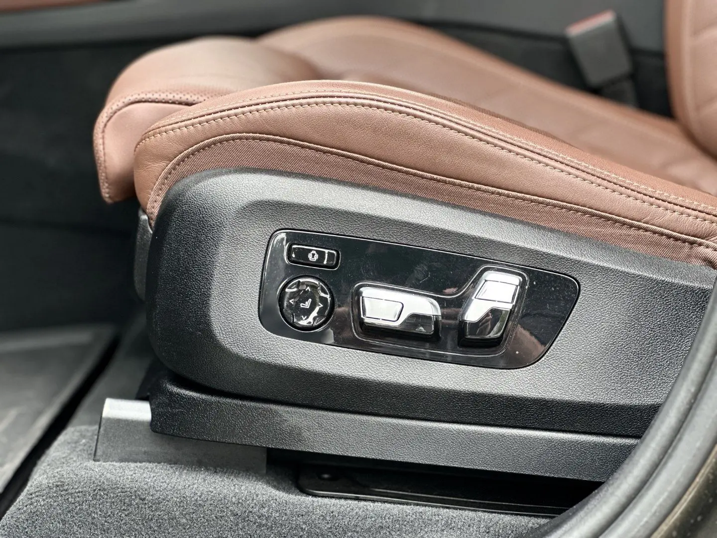 X5 xDrive50e DAB LED AHK el. Sitze