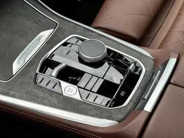 X5 xDrive50e DAB LED AHK el. Sitze