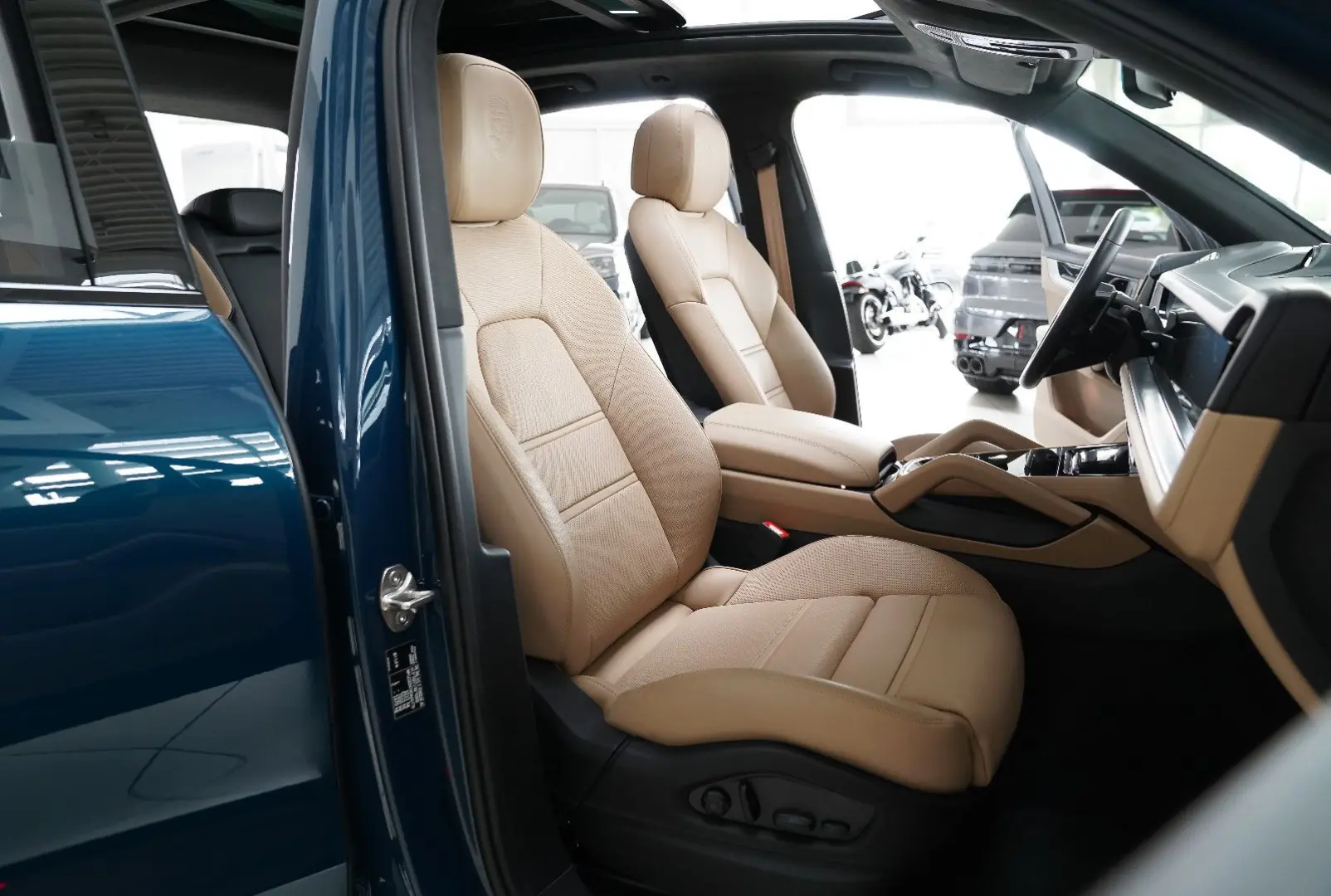 Cayenne Turbo E-Hybrid SportDesign PCCB PDCC