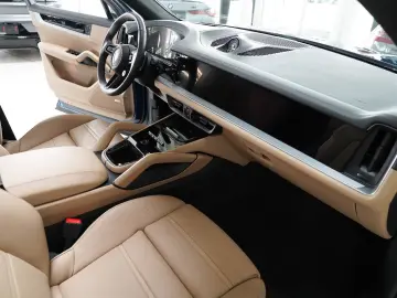 Cayenne Turbo E-Hybrid SportDesign PCCB PDCC