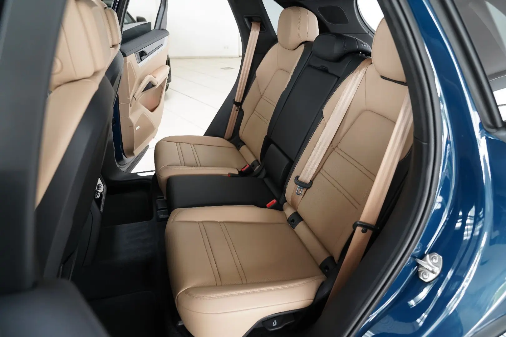 Cayenne Turbo E-Hybrid SportDesign PCCB PDCC