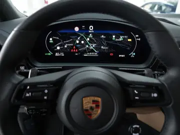 Cayenne Turbo E-Hybrid SportDesign PCCB PDCC