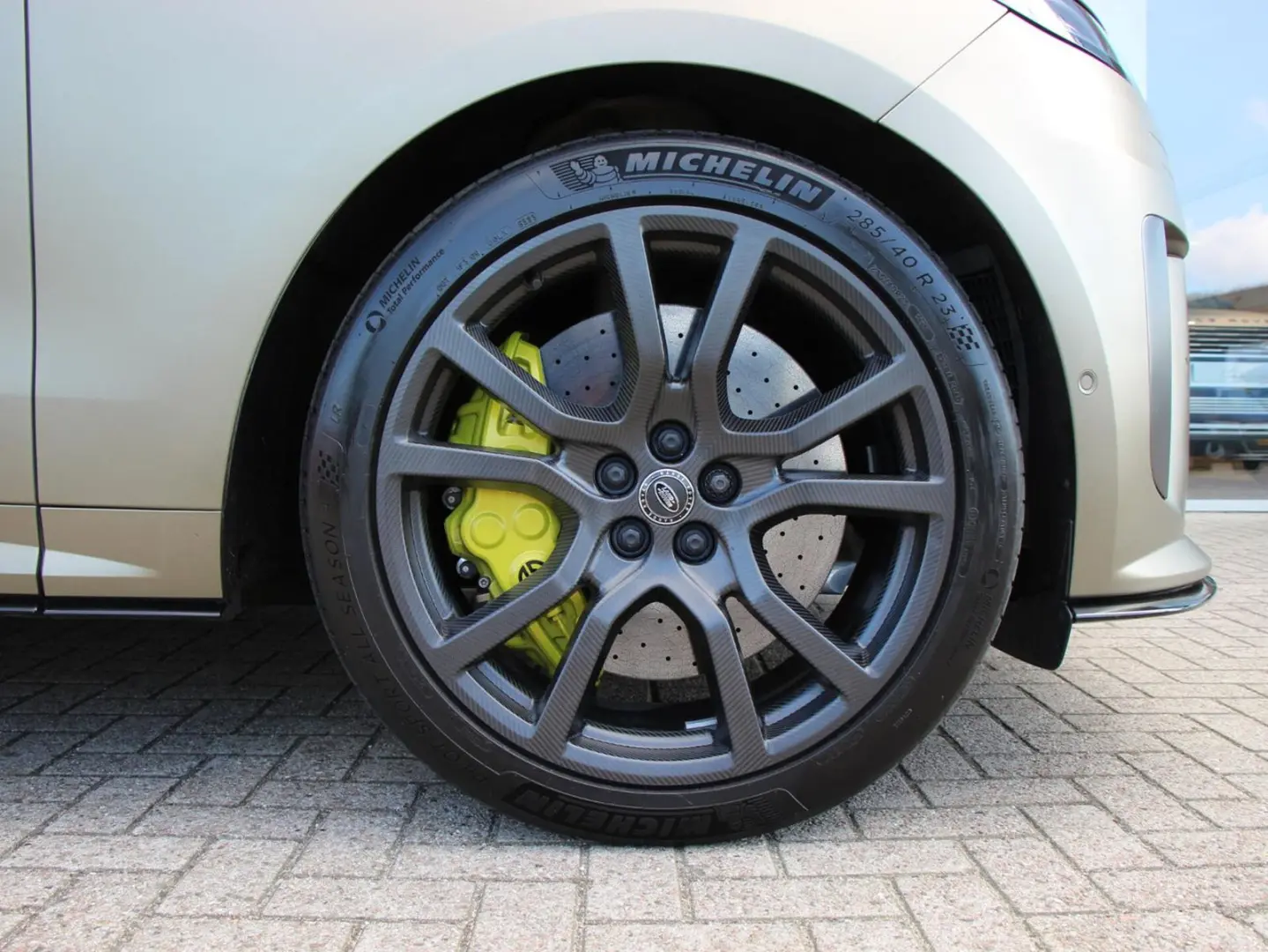 Range Rover Sport P635 SV Edition One Carbon Bro