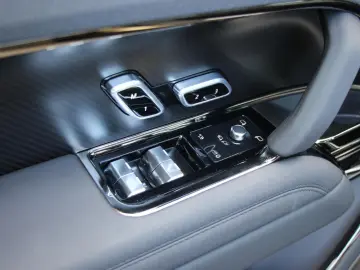 Range Rover Sport P635 SV Edition One Carbon Bro