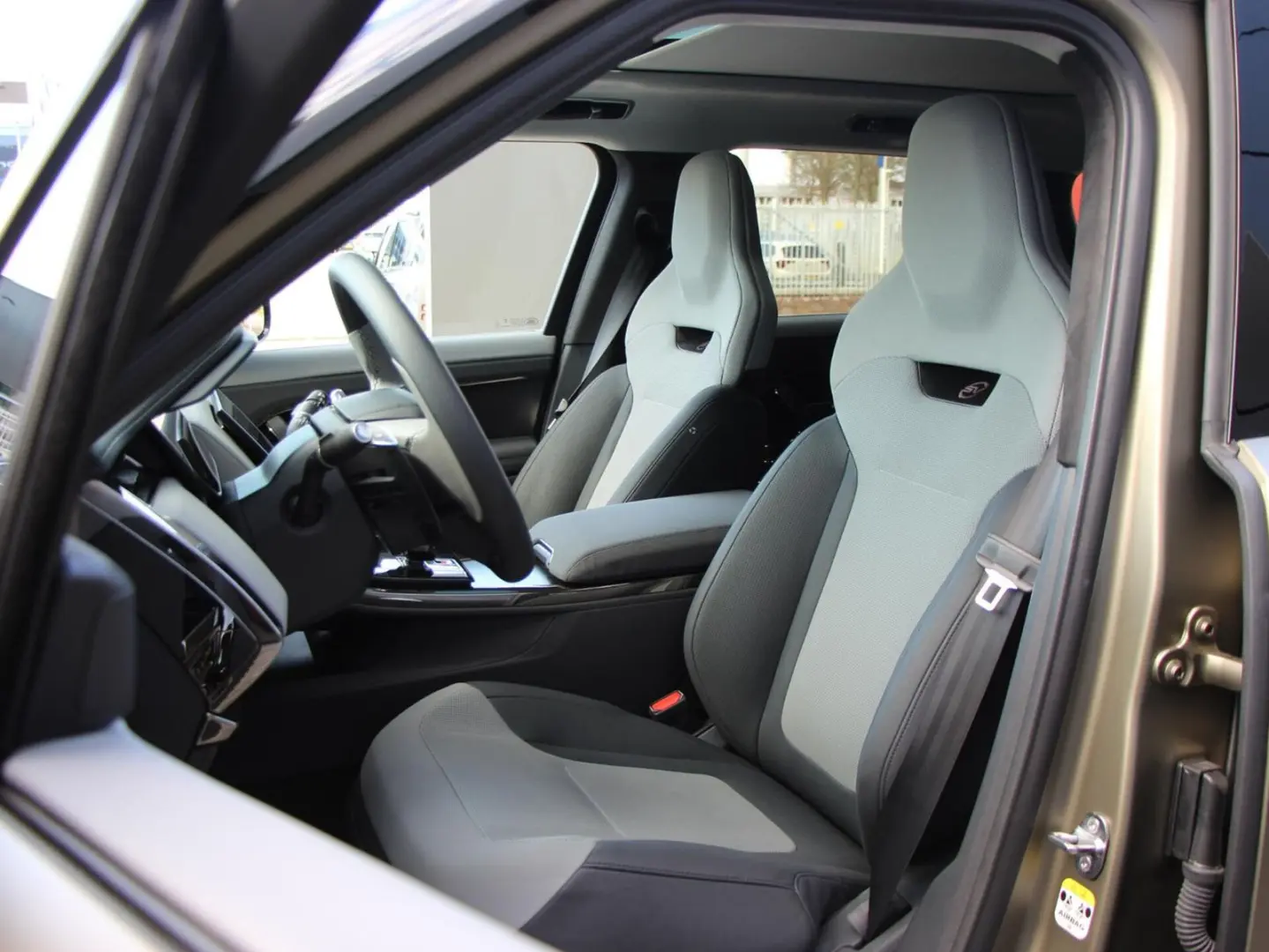 Range Rover Sport P635 SV Edition One Carbon Bro