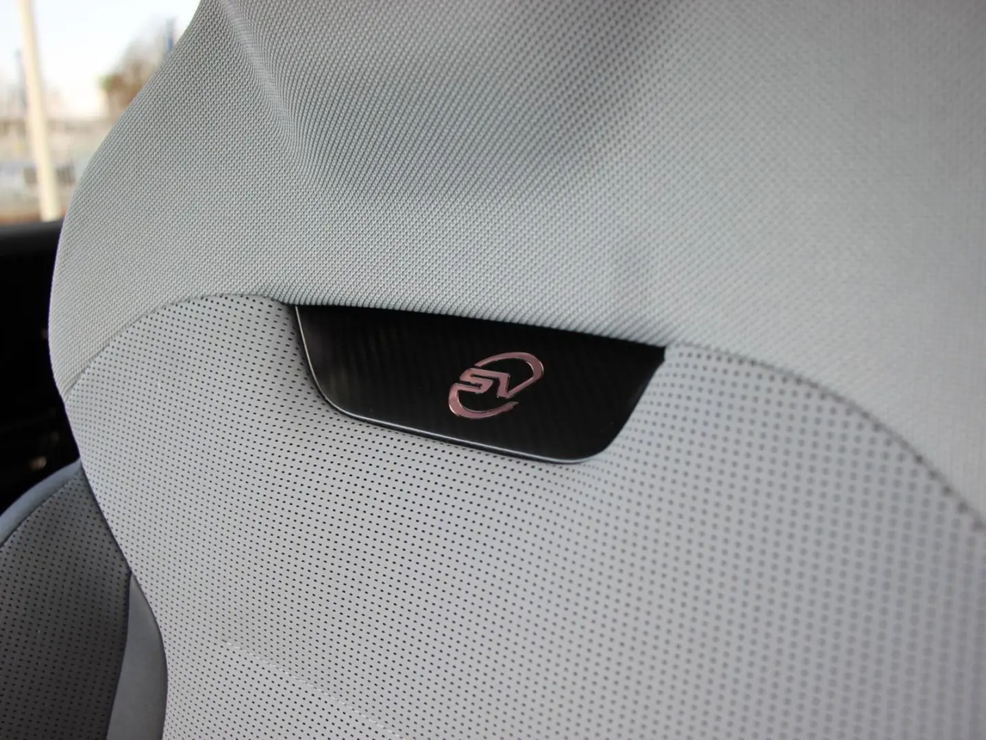 Range Rover Sport P635 SV Edition One Carbon Bro