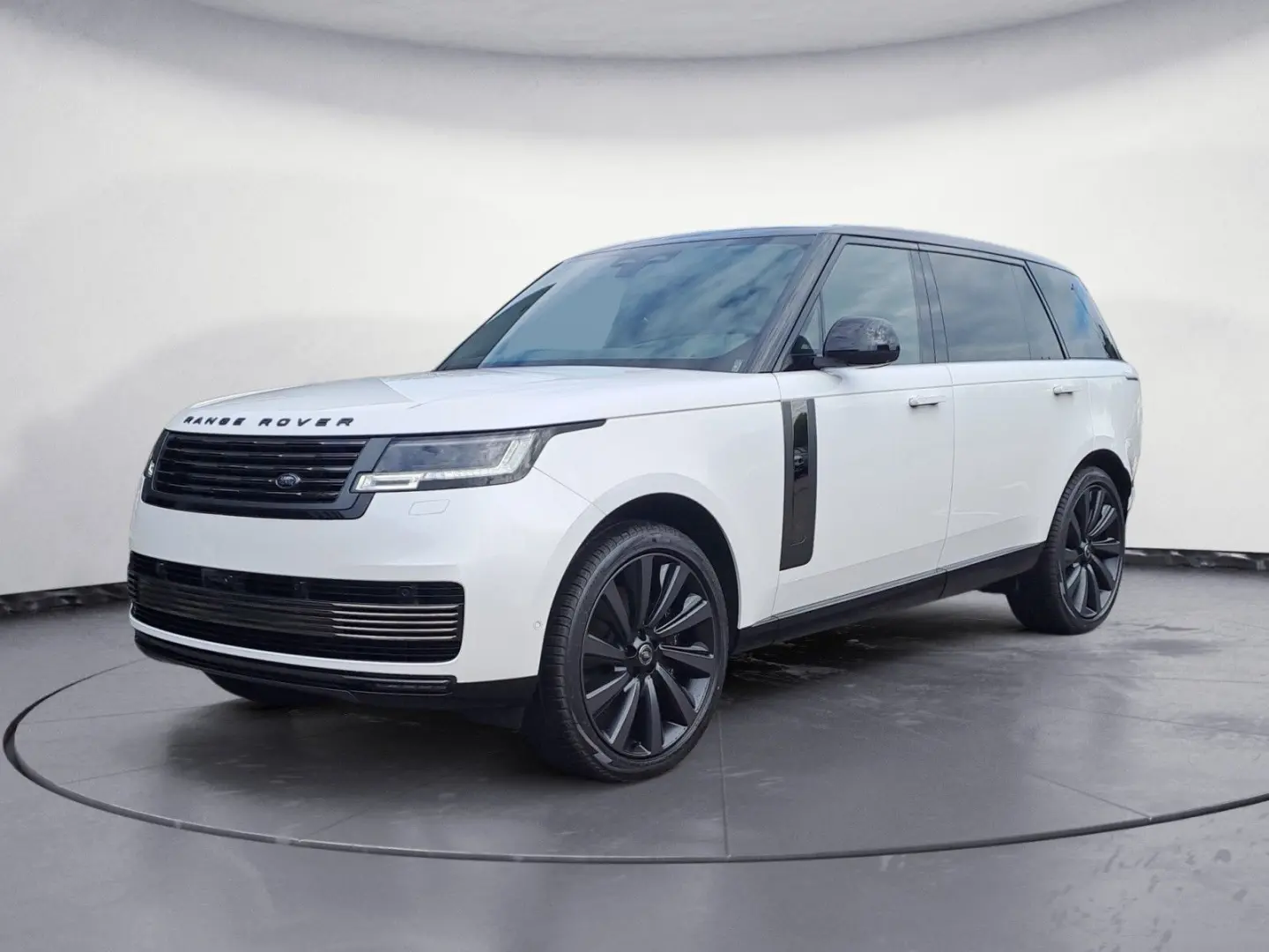 Range Rover P615 LWB SV UVP: 307000,- Ice White