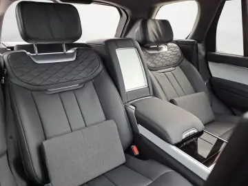 Range Rover P615 LWB SV UVP: 307000,- Ice White