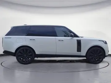 Range Rover P615 LWB SV UVP: 307000,- Ice White
