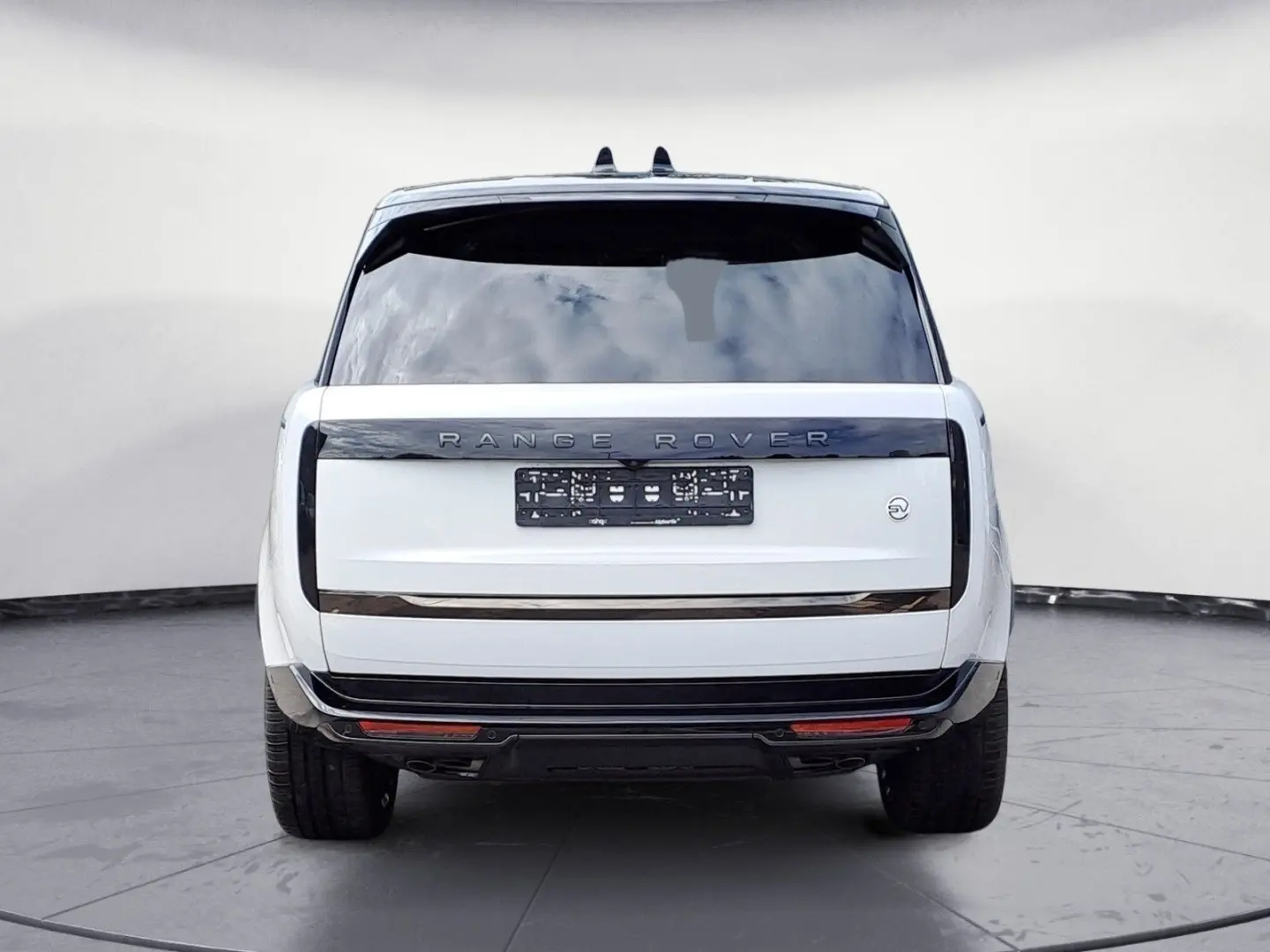 Range Rover P615 LWB SV UVP: 307000,- Ice White