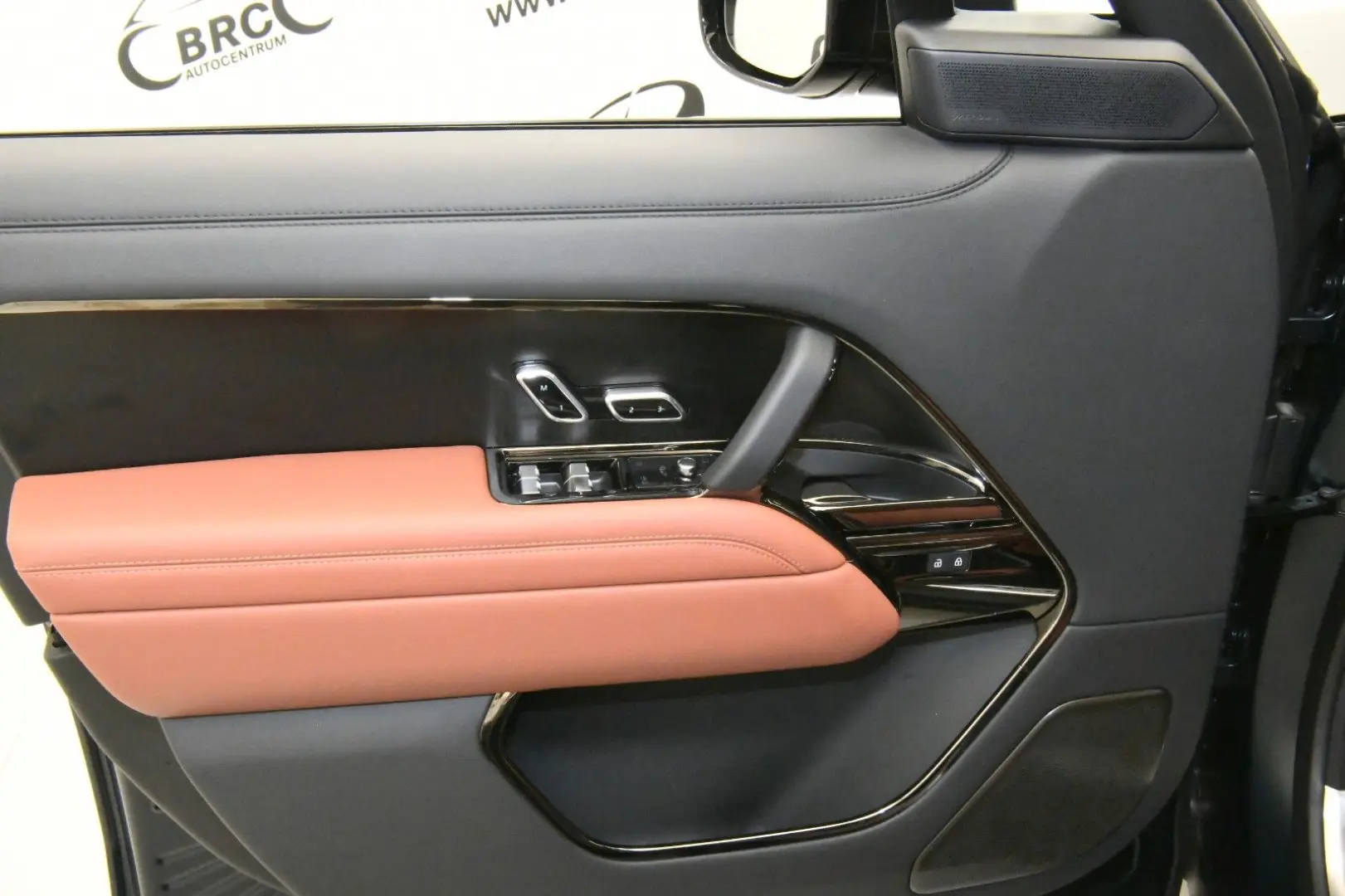Range Rover SV P615 LWB