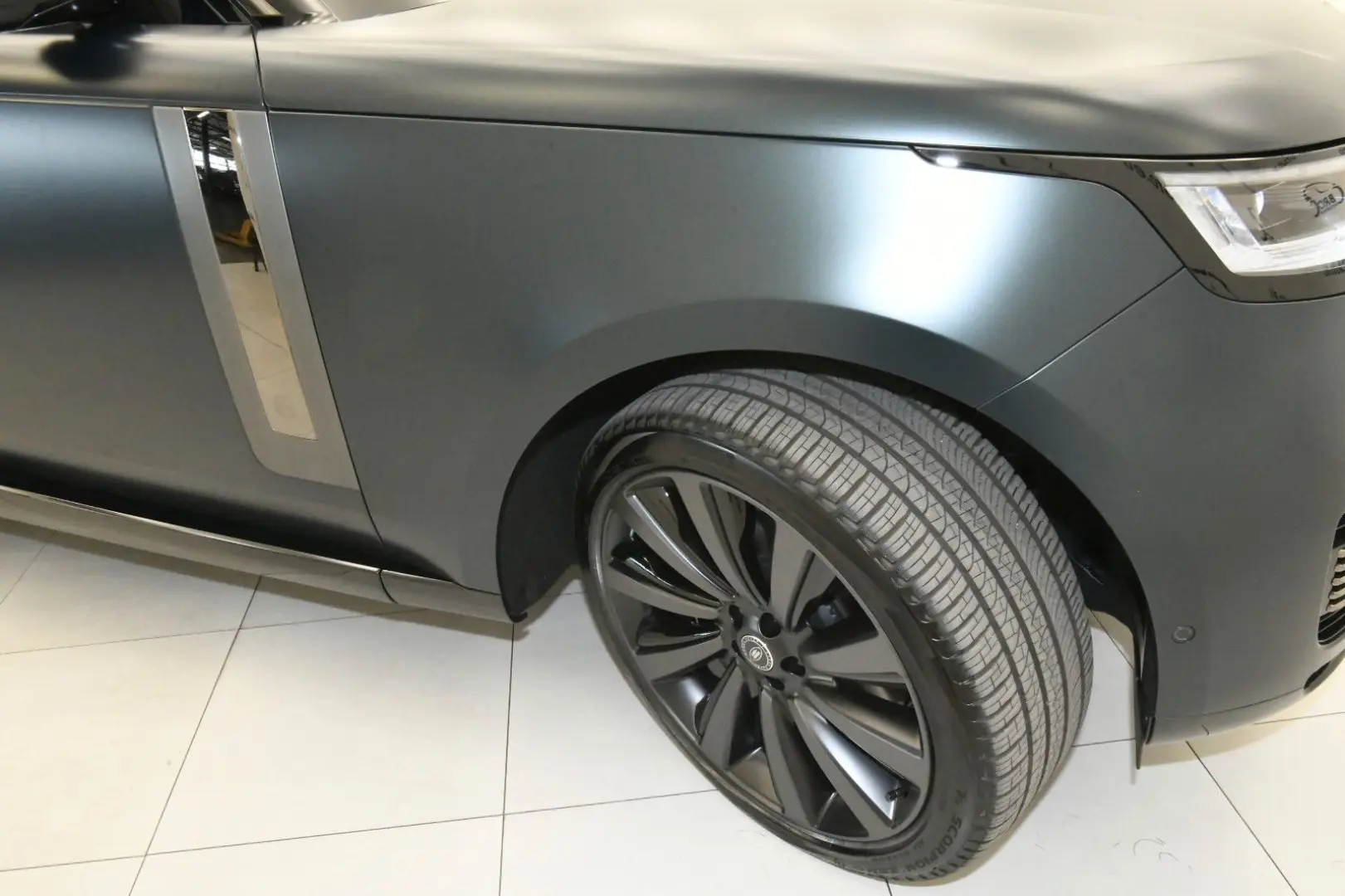 Range Rover SV P615 LWB