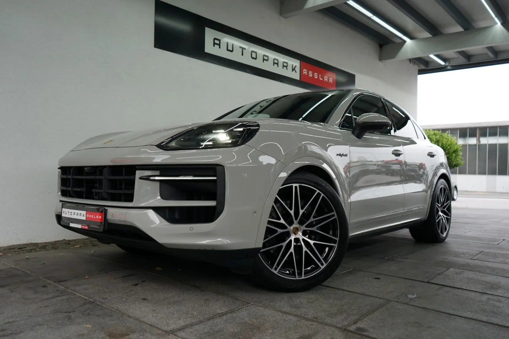 Cayenne Coupe E-Hybrid/SportDesign/Kreide/22z